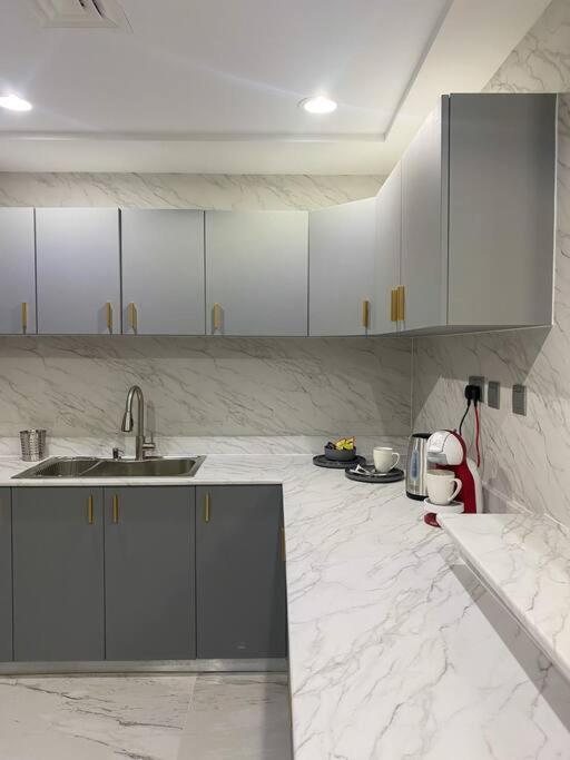 Deal!!! Brand New 1 Bed Condo In The Heart Of Dubai Marina Dış mekan fotoğraf